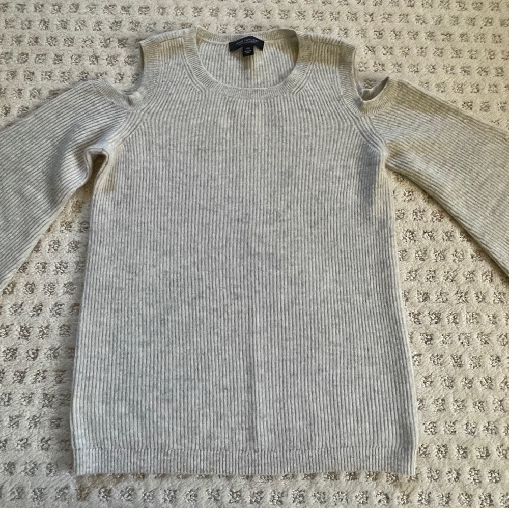 Anne Taylor cashmere, Gray, Bell Sleeve, Cold Shoulder sweater